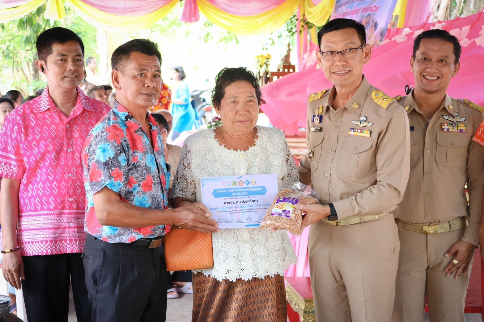 โครงการอนุรักษ์ศิลปวัฒนธรรมภูมิปัญญาท้องถิ่น อัตลักษณ์ที่ดีงามของชาติ/ของท้องถิ่น  
 กิจกรรมประเพณี “จบปี จบเดือน รดน้ำผู้สูงอายุ” ประจำปี 2567