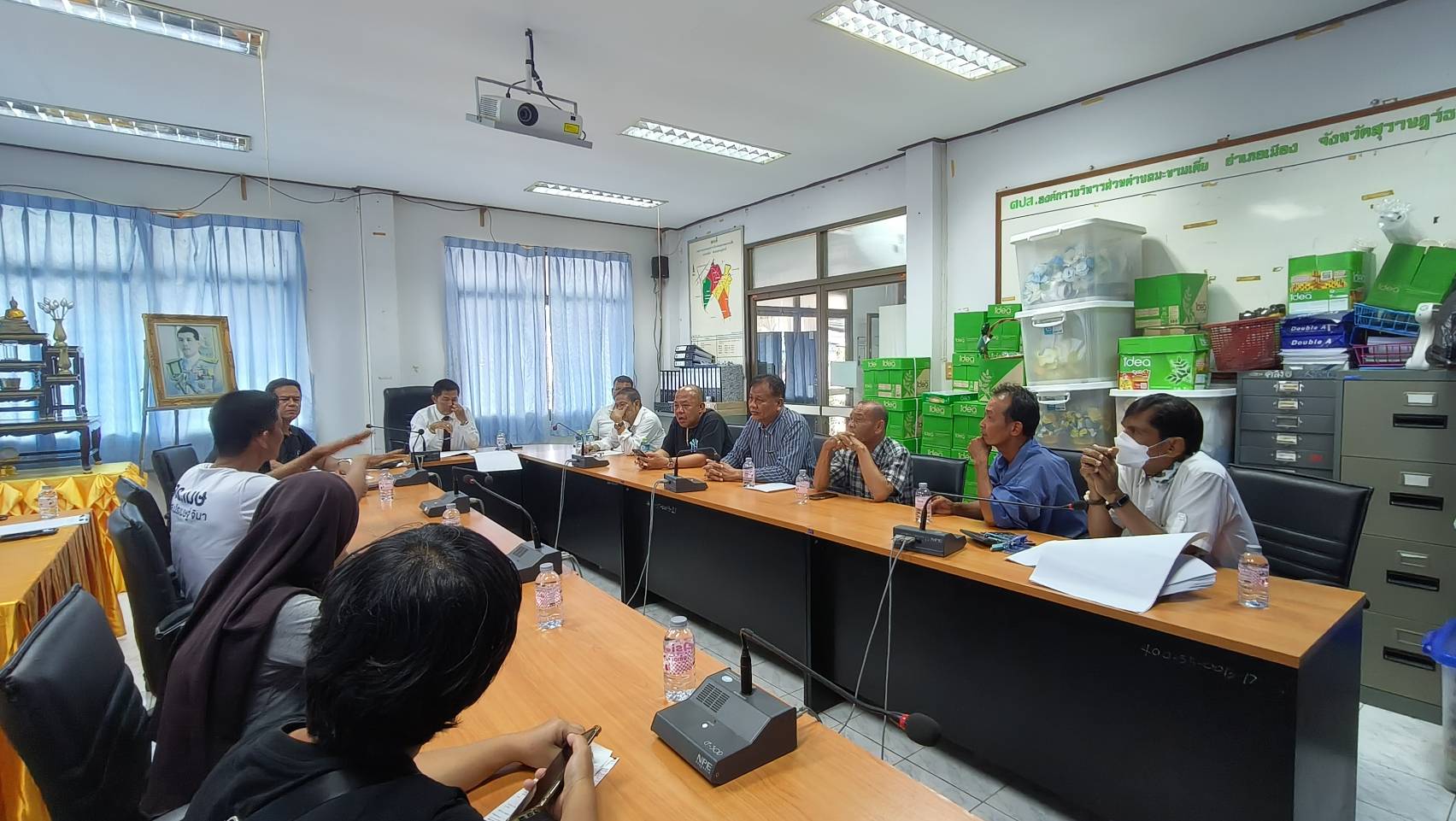 ประชุมโครงการวางท่อระบายน้ำ คสล.พร้อมทางเท้าพร้อมติดตั้งชุดเสาไฟถนนโคมไฟแอลอีดี(แยกทุ่งใหญ่-เขื่อนบางทรายทอง)