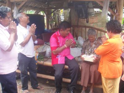 โครงการเยี่ยมผู้สูงอายุที่เจ็บป่วยและยากไร้