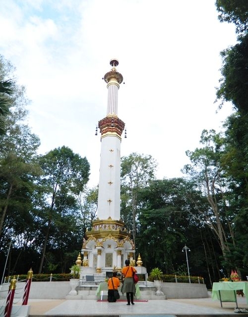 พระธาตุศรีสุราษฎร์ในพระบรมราชูปถัมภ์