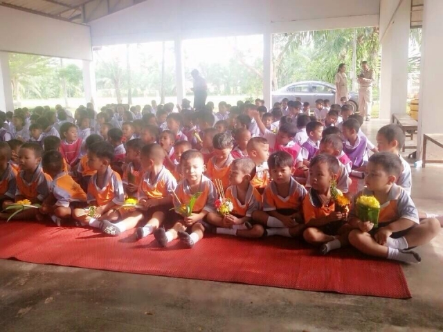ศูนย์พัฒนาเด็กเล็กอบต.มะขามเตี้ยและโรงเรียนบ้านท่าเพชร จัดกิจกรรมวันไหว้ครู เพื่อให้เด็กระลึกถึงพระค