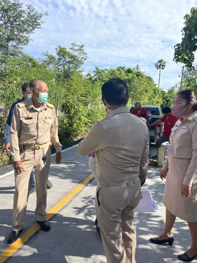 นายบุญชัย แซ่หลี รองนายก อบต.มะขามเตี้ย ลงพื้นที่ร่วมกับคณะกรรมการตรวจการจ้าง ซอยบ้านนายซ้าย