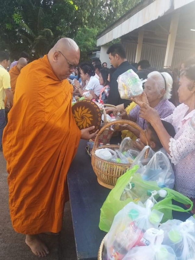 เริ่มต้นปีใหม่ด้วยการทำบุญ กับอบต.มะขามเตี้ย เช้าปีใหม่ ๒๕๖๑