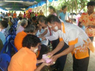 งานประเพณี "จบปี จบเดือน รดน้ำผู้สูงอายุ " ประจำปี 2556