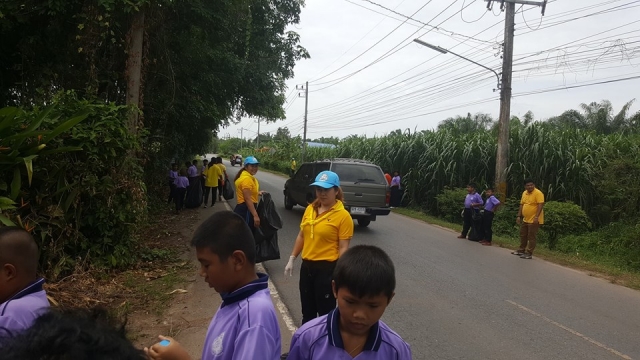 โครงการ "จิตอาสา เราทำความดีด้วยหัวใจ" ร่วมปลูกต้นรวงผึ้ง และออกบำเพ็ญประโชน์เก็บขยะริมถนนทั้งสองข้า