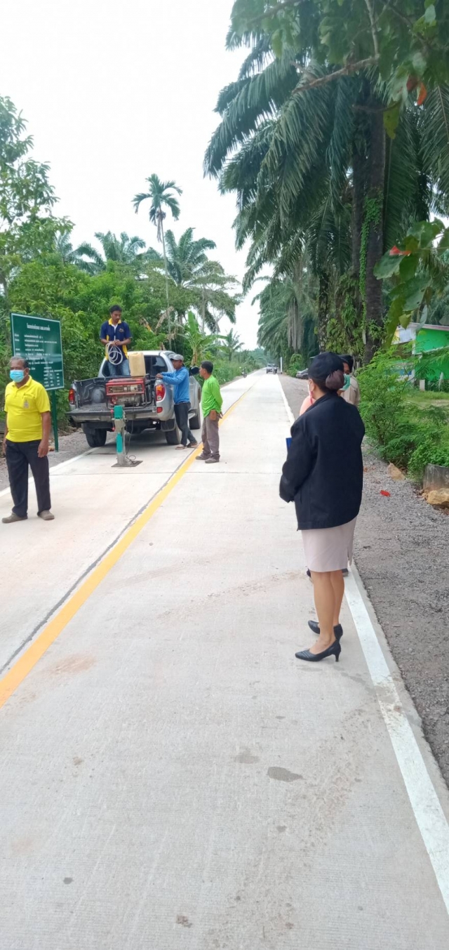 คณะกรรมการตรวจรับงานจ้างลงพื้นที่ตรวจงานซอยร่วมใจ